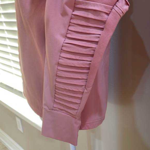 Puma hoodie keep you dry - Picture 7 of 9